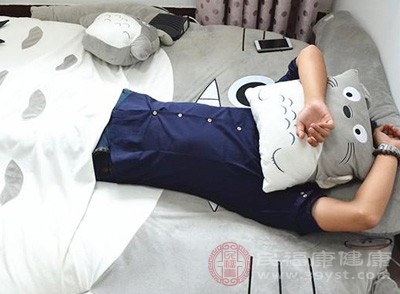 确保每晚有足够的休息时间，建立规律的睡眠习惯