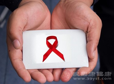 由于艾滋病的传染性，许多感染者遭受社会歧视和排斥